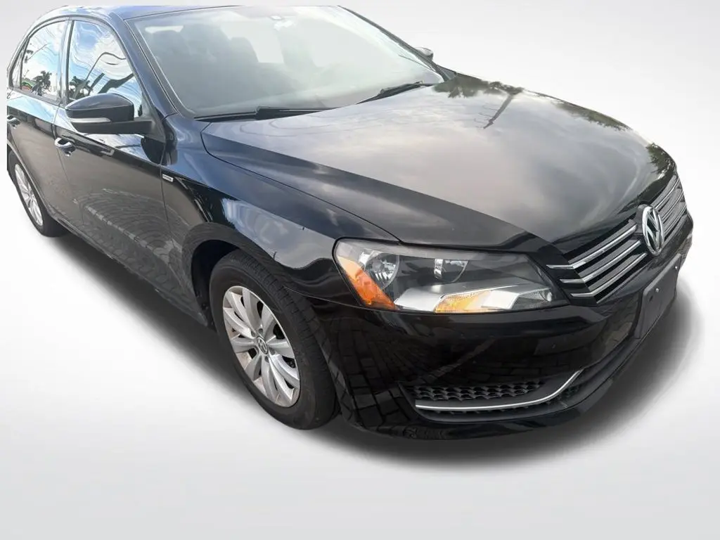 2014 Volkswagen Passat 2.5L S PZEV — photo 1 of 3