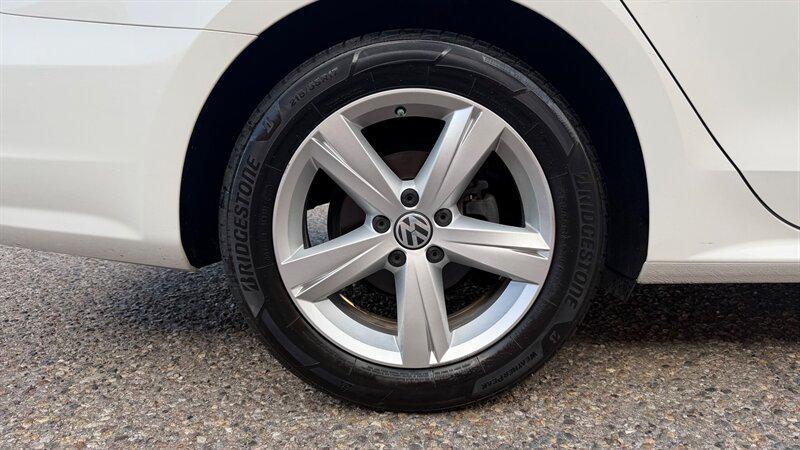2015 Volkswagen Passat 1.8T Limited Edition