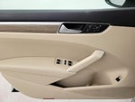 2018 Passat Thumbnail 12