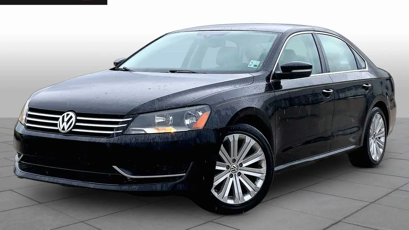 Preowned 2013 Volkswagen Passat SE for Sale