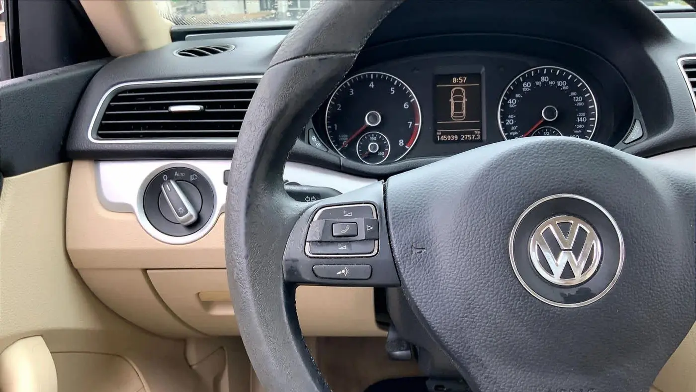 2013 Volkswagen Passat SE