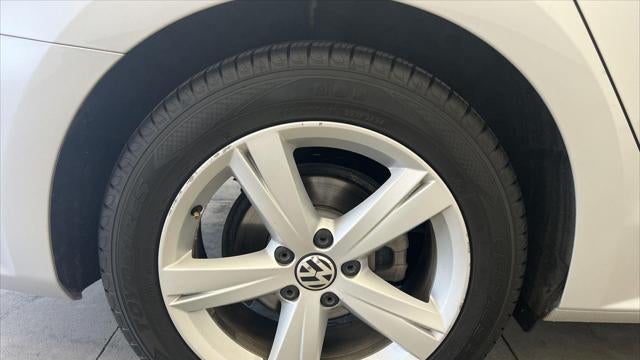 2013 Volkswagen Passat SE PZEV