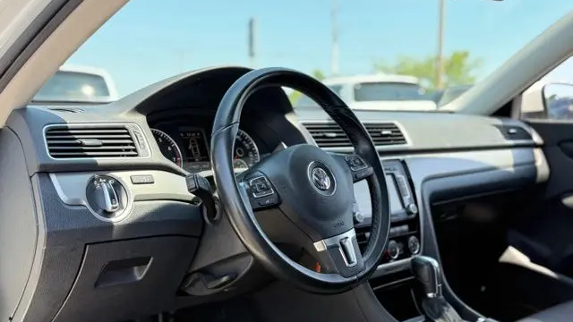 2014 Volkswagen Passat 1.8T SE