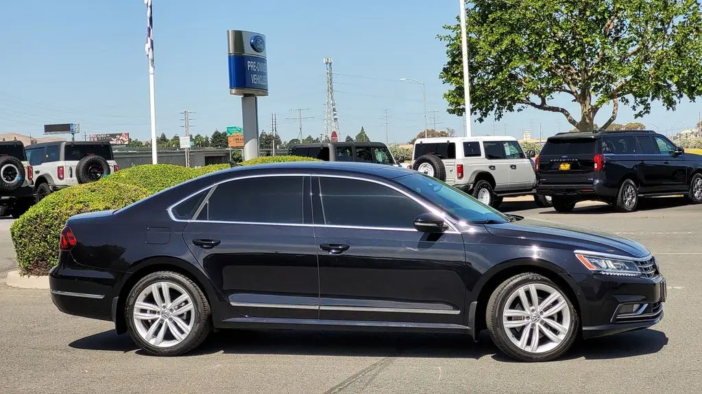 2018 Volkswagen Passat 2.0T SEL Premium