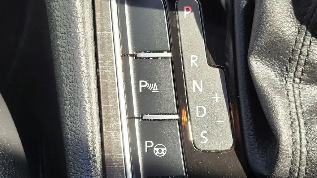 2018 Volkswagen Passat 2.0T SEL Premium