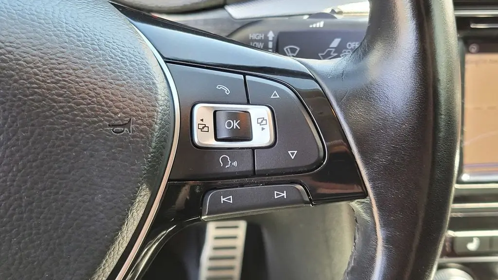 2018 Volkswagen Passat 2.0T SEL Premium