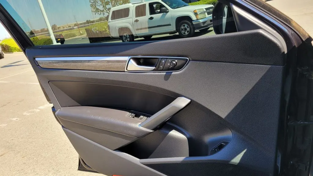 2018 Volkswagen Passat 2.0T SEL Premium
