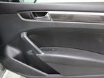 2017 Passat Thumbnail 24