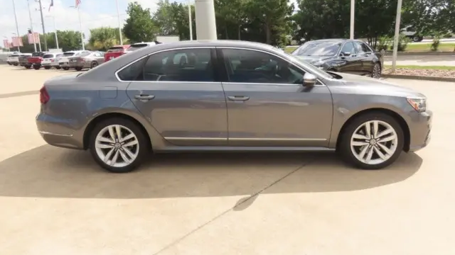 2017 Volkswagen Passat 1.8T SEL Premium
