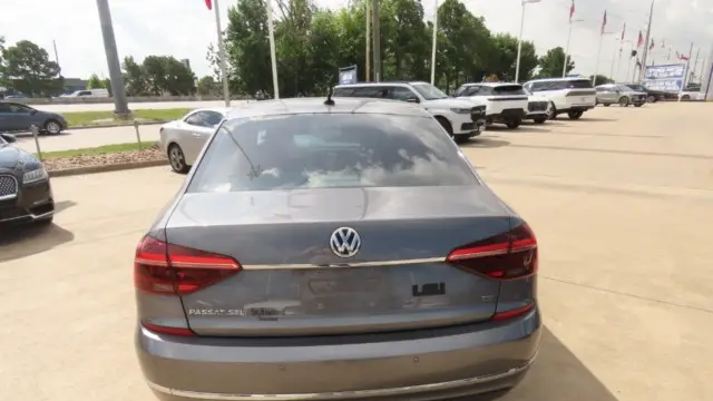 2017 Volkswagen Passat 1.8T SEL Premium