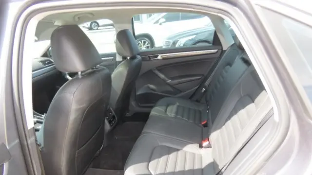 2017 Volkswagen Passat 1.8T SEL Premium
