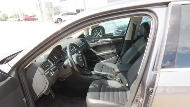 2017 Volkswagen Passat 1.8T SEL Premium