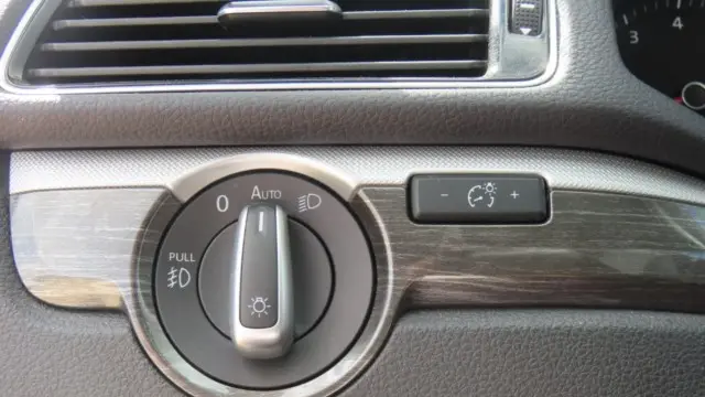 2017 Volkswagen Passat 1.8T SEL Premium