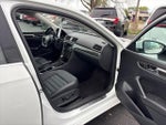 2017 Passat Thumbnail 31