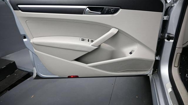 2017 Volkswagen Passat 1.8T R-Line