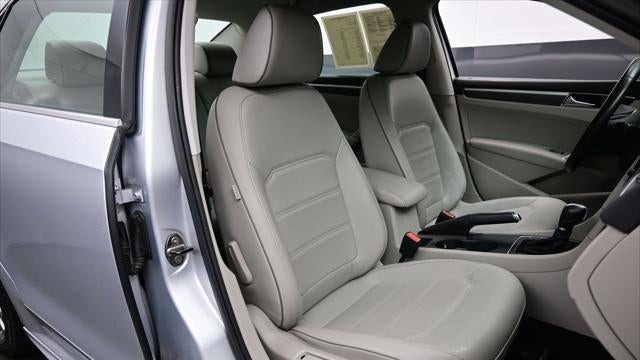 2017 Volkswagen Passat 1.8T R-Line