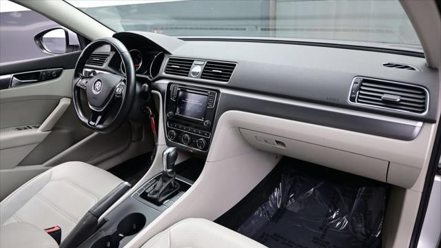 2017 Volkswagen Passat 1.8T R-Line
