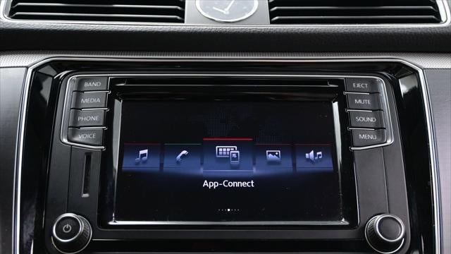 2017 Volkswagen Passat 1.8T R-Line