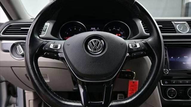 2017 Volkswagen Passat 1.8T R-Line