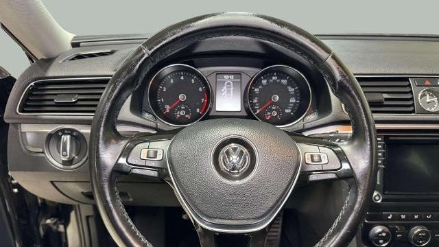 2017 Volkswagen Passat 1.8T R-Line