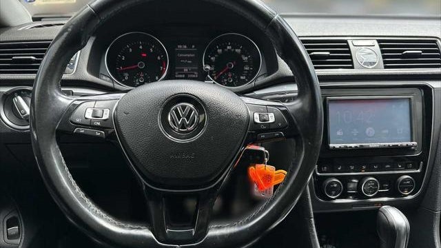 2017 Volkswagen Passat 1.8T R-Line