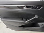 2018 Passat Thumbnail 12