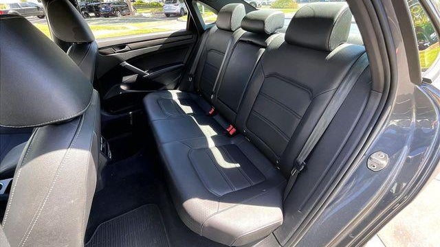 2021 Volkswagen Passat R-Line