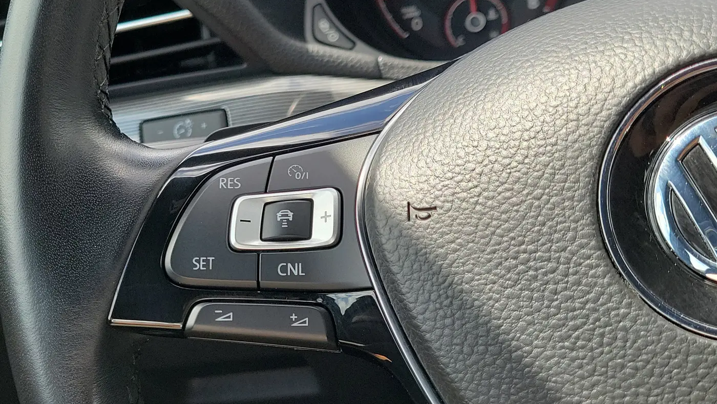 2021 Volkswagen Passat R-Line