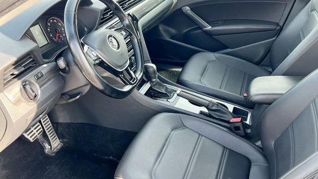 2020 Volkswagen Passat R-Line