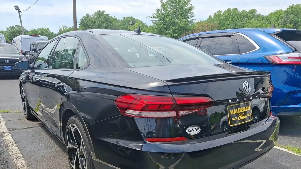 2020 Volkswagen Passat R-Line