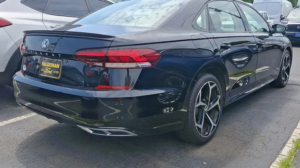 2020 Volkswagen Passat R-Line