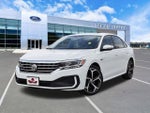 2022 Passat Thumbnail 1