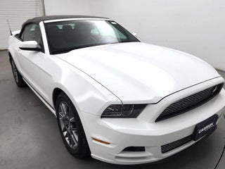 2014 Ford Mustang with Oxford White Exterior