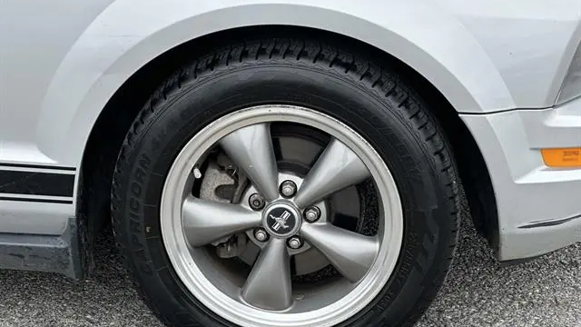 2006 Ford Mustang V6 Standard
