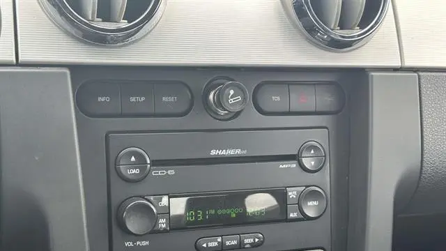2006 Ford Mustang V6 Standard
