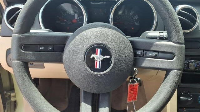 2005 Ford Mustang V6 Premium