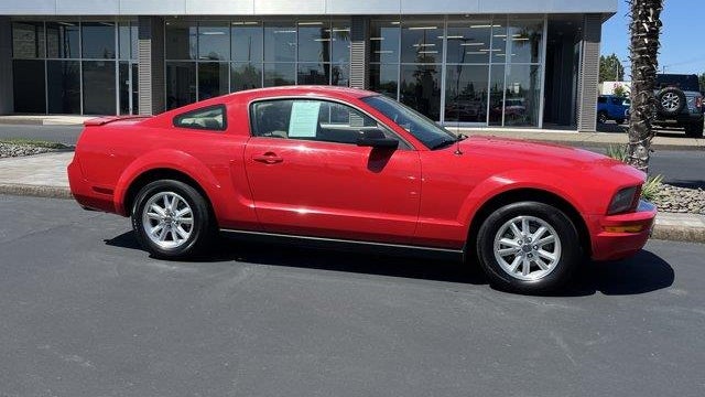 2007 Ford Mustang V6 Deluxe