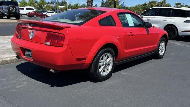 2007 Ford Mustang V6 Deluxe