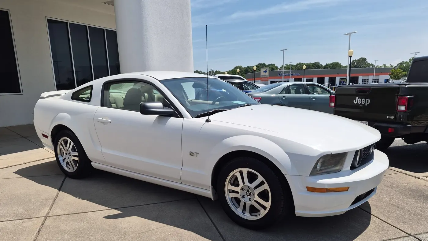 2006 Ford Mustang GT Deluxe