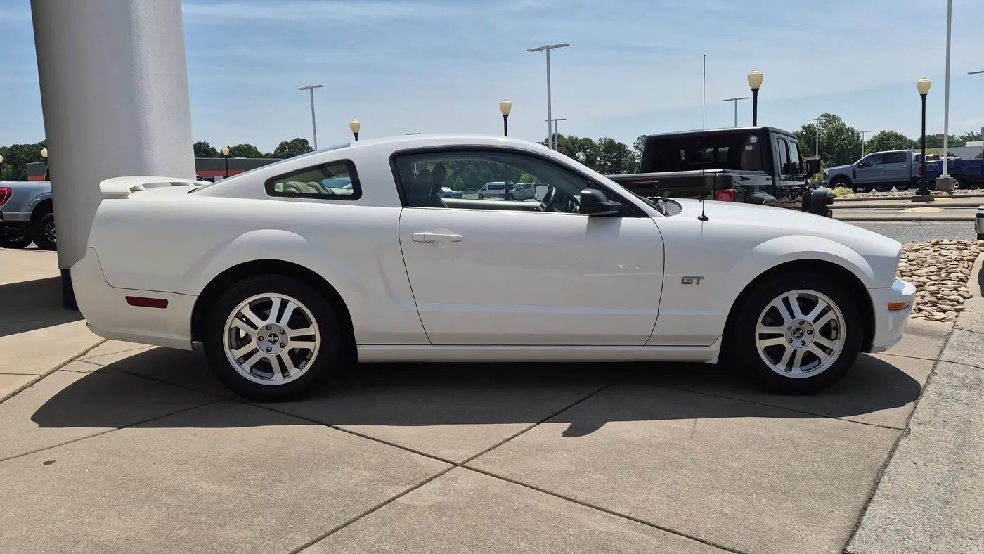 2006 Ford Mustang GT Deluxe