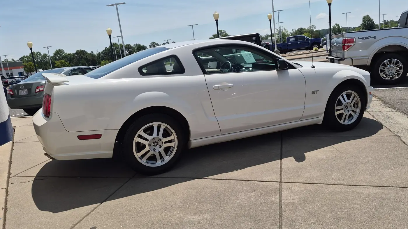 2006 Ford Mustang GT Deluxe