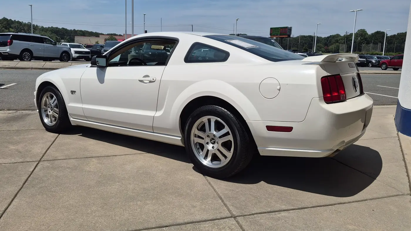 2006 Ford Mustang GT Deluxe