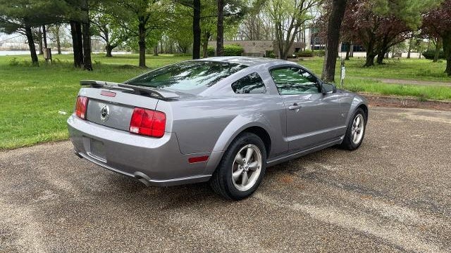 2006 Ford Mustang GT Deluxe