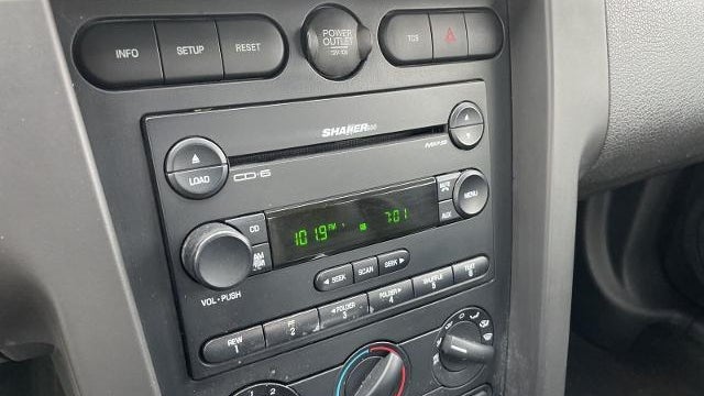 2006 Ford Mustang GT Deluxe
