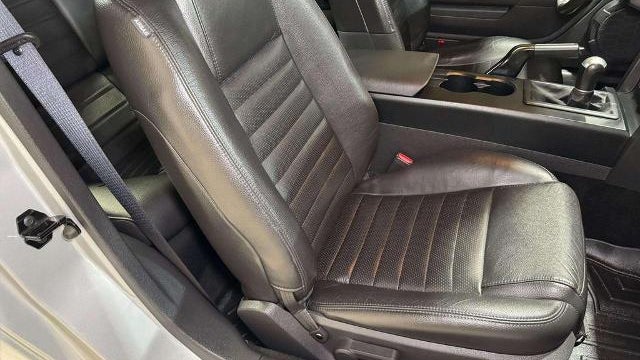 2005 Ford Mustang GT Premium