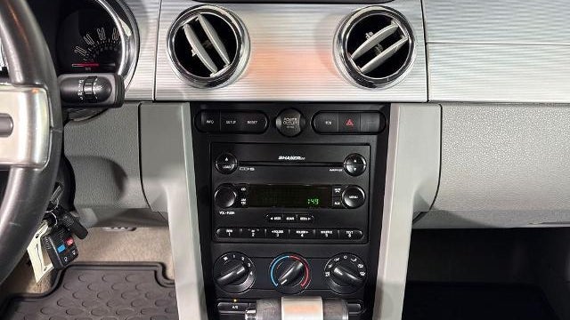 2006 Ford Mustang GT Deluxe