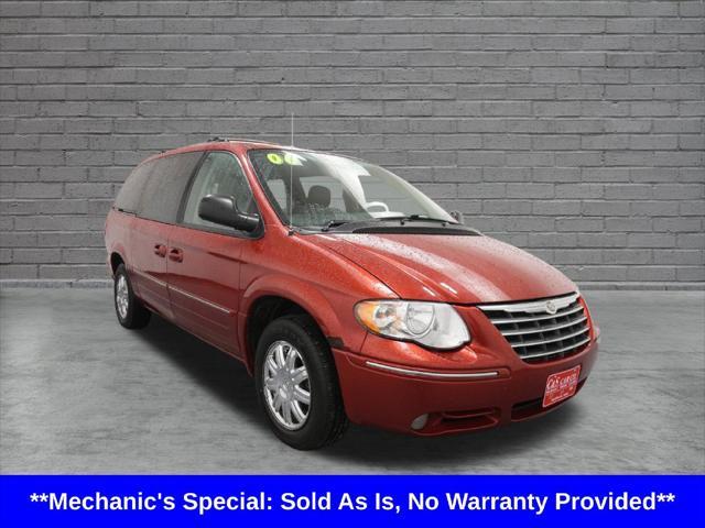 2006 Chrysler Town And Country - $3,154