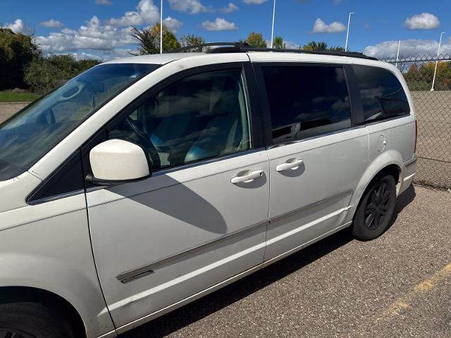 2010 Chrysler Town And Country - $2,180