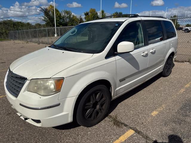 2010 Chrysler Town And Country - $2,180