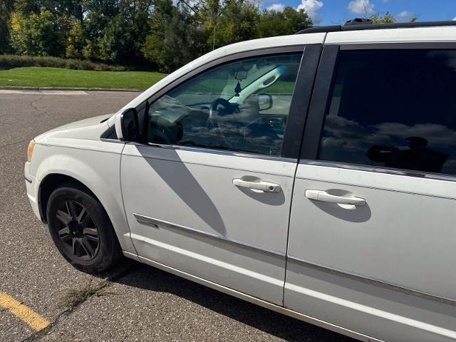 2010 Chrysler Town And Country - $2,180